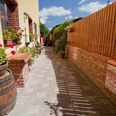 Pri Kastieli בית הארחה 3*